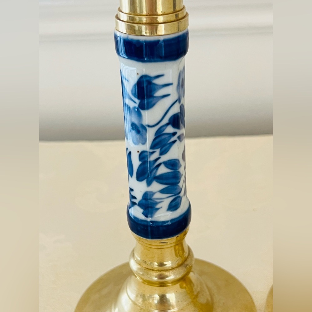 Chinoiserie Blue & White Porcelain and Solid Brass Pair Of Candlesticks - Picture 5 of 15